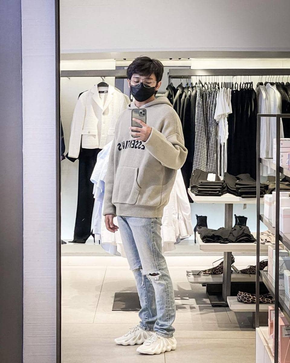 daily outfit Arbani Yasiz (instagram.com/arbaniyasiz/)