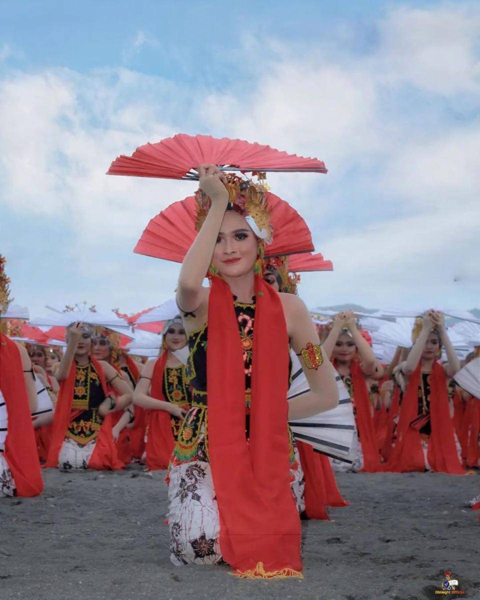potret salah satu penari di Festival Gandrung Sewu Banyuwangi (instagram.com/andriekartika)