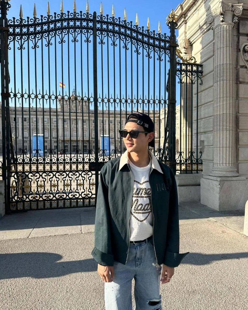 padu padan t-shirt ala Minho SHINee (instagram.com/choiminho_1209)