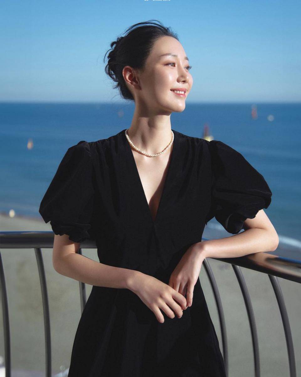 Lee Yoo Young (instagram.com/___2u0)