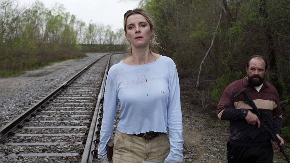 Betty Gilpin dalam film The Hunt. (dok. Universal Pictures/The Hunt)