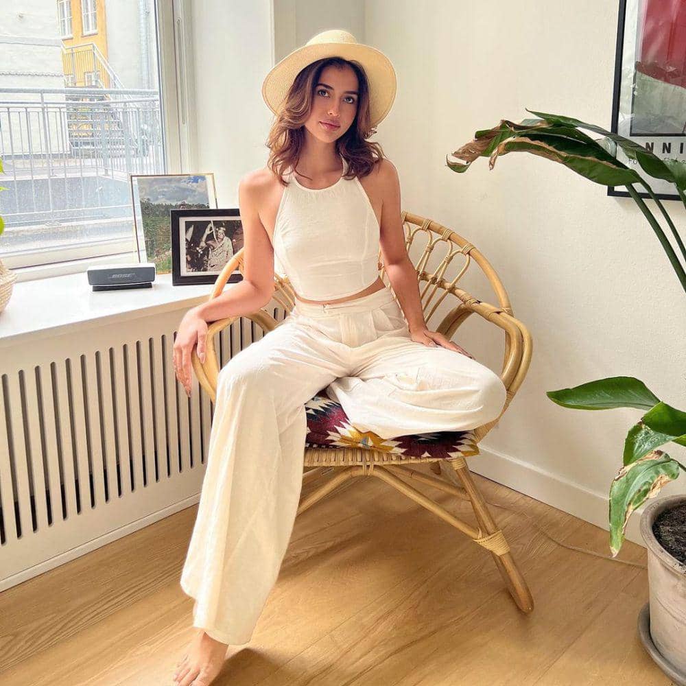 potret outfit Anntonia Porsild (instagram.com/porxild)