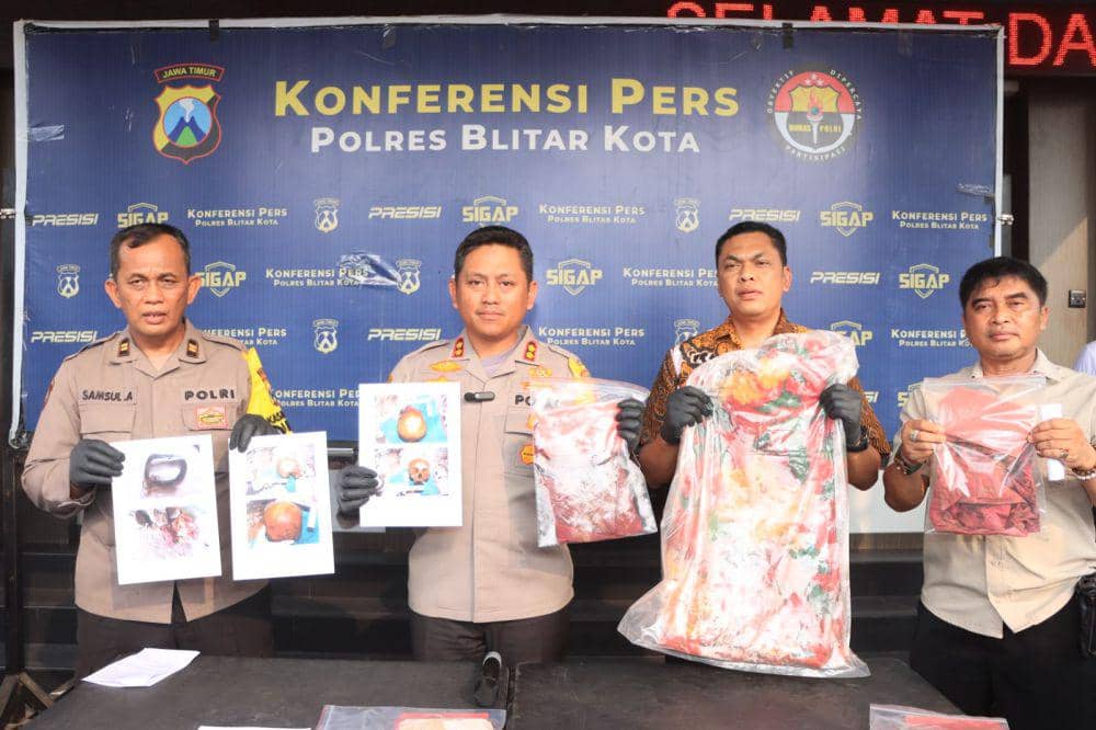Polisi merilis kasus temuan kerangka manusia di Blitar. IDN Times/ istimewa
