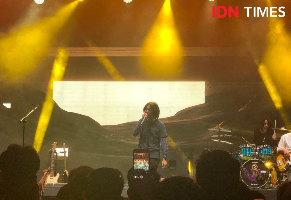 7 Potret Fiersa Besari Tutup Festival IMGS 2023, Bikin Galau!