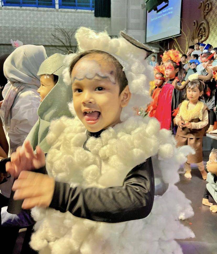 potret Gala Sky perdana tampil di pensi sekolah (Instagram.com/galaasky)