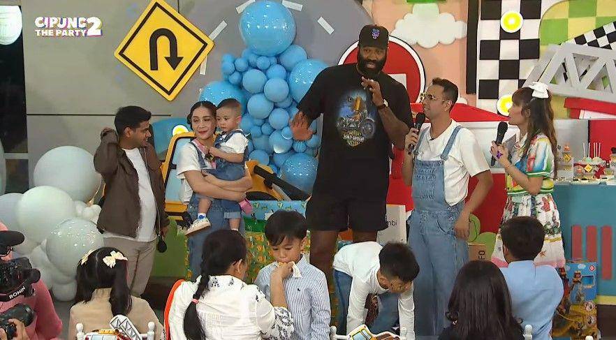 tamu artis ulang tahun Rayyanza (YouTube.com/Rans Entertainment)