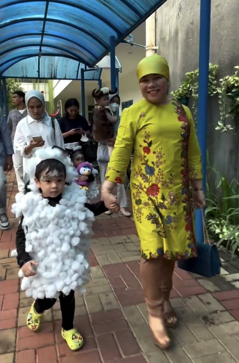 potret Gala Sky perdana tampil di pensi sekolah (Instagram.com/dewizuhriati)