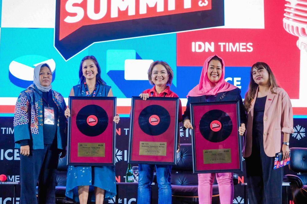 Independent Women Versi Yenny Wahid, Dirut AirAsia, dan Bos Plataran