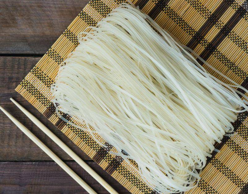 gambar rice noodle (freepik.com/Freepik)