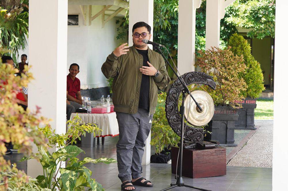 Pemerintah Kabupaten Kediri berkomitmen menjaga kelestarian satwa burung yang ada di Bumi Panjalu. Melindungi populasi burung dari ancaman kepunahan, pemerintah daerah terbuka terhadap segala bentuk masukan dari masyarakat. (Dok. Pemkab Kediri)