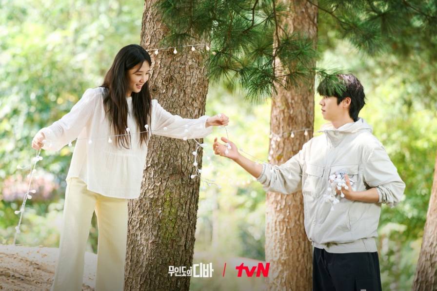 Park Eun Bin dan Chae Jong Hyeop di drama Castaway Diva (Dok. tvN/Castaway Diva)