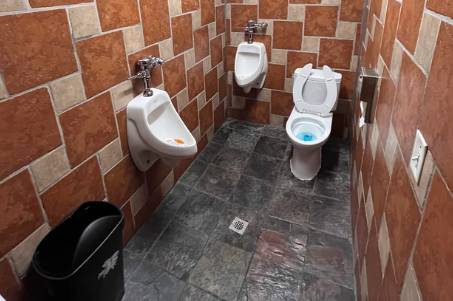 potret WC yang bisa bikin multitasking (reddit.com/SkrunklyBob)