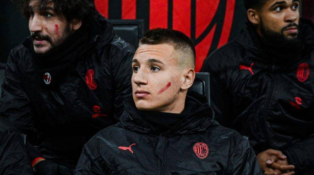 Francesco Camarda (tengah) (instagram.com/acmilan)