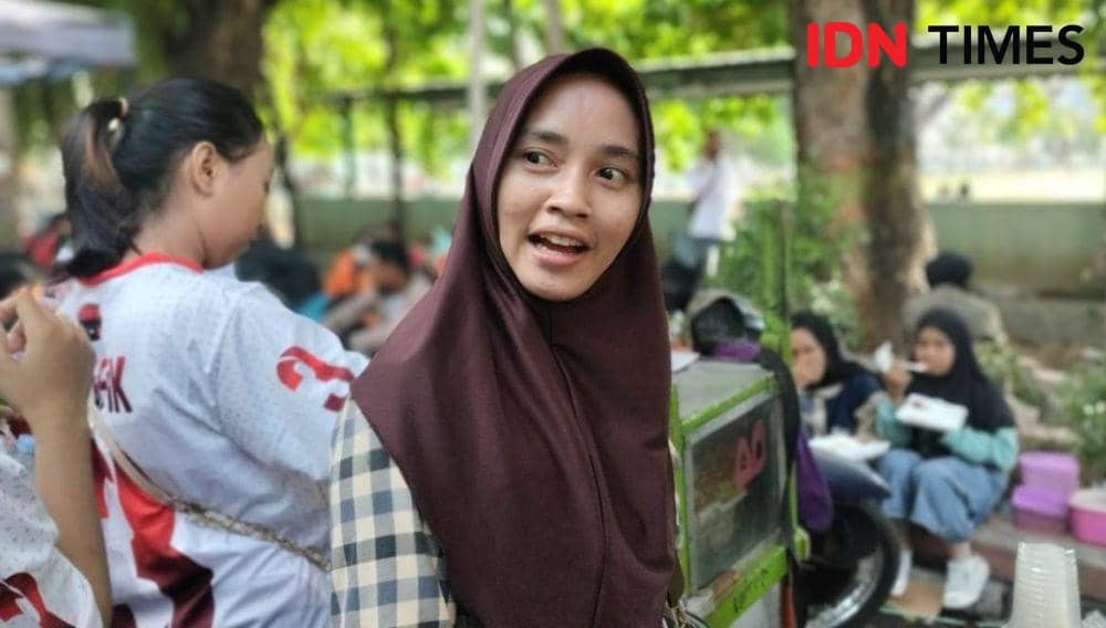 Pedagang di kawasan car free day dan Jalan Sehat Perjuangan Ganjar-Mahfud di Makassar, Minggu (26/11/2023). IDN Times/Dahrul Amri Lobubun