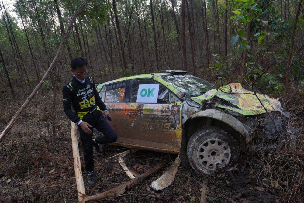 Terguling Tiga Kali, Ijeck Gagal Juara Kejurnas Rally 2023