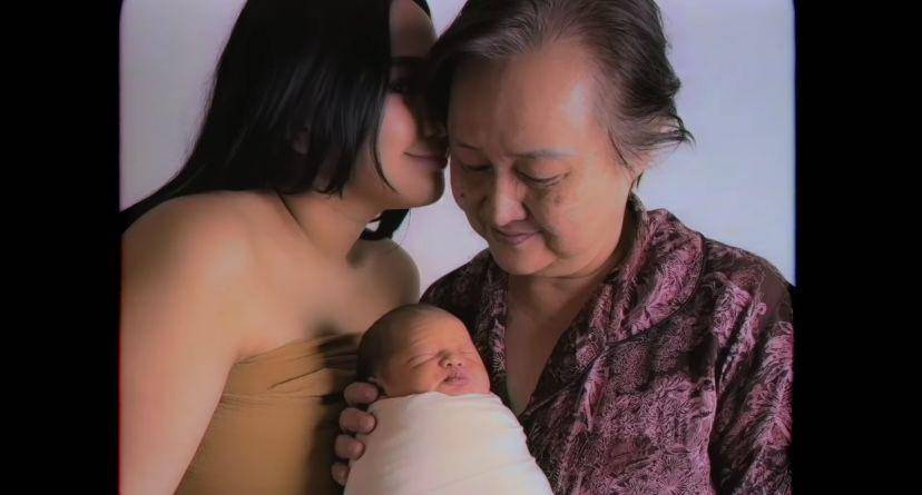 potret anak Denise Chariesta yang baru diungkap (youtube.com/denise chariesta)