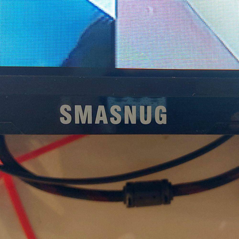 potret barang KW terinspirasi dari Samsung (reddit.com/r/crappyoffbrands)