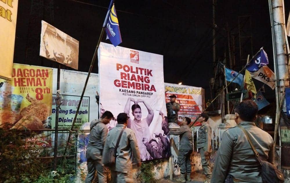 Satpol PP Yogyakarta Tertibkan APK dan Reklame Terbanyak di Umbulharjo