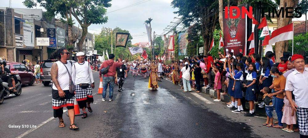 Parade budaya di Tabanan, Senin (27/11/2023) (IDNTimes/Wira Sanjiwani)