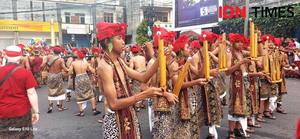 Parade budaya di Tabanan, Senin (27/11/2023) (IDNTimes/Wira Sanjiwani)