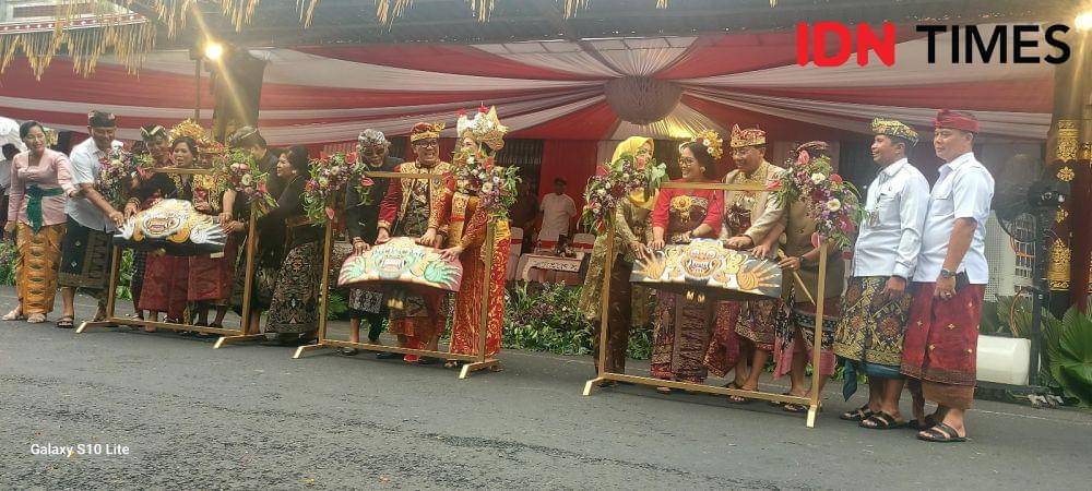 Parade budaya di Tabanan, Senin (27/11/2023) (IDNTimes/Wira Sanjiwani)