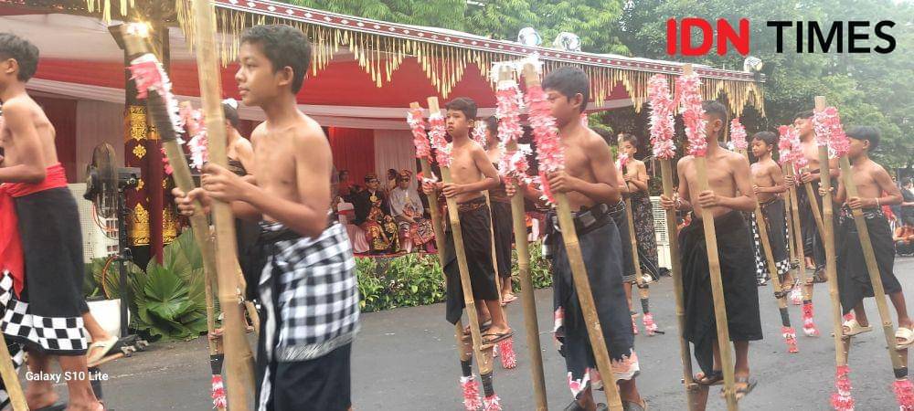 Parade budaya di Tabanan, Senin (27/11/2023) (IDNTimes/Wira Sanjiwani)