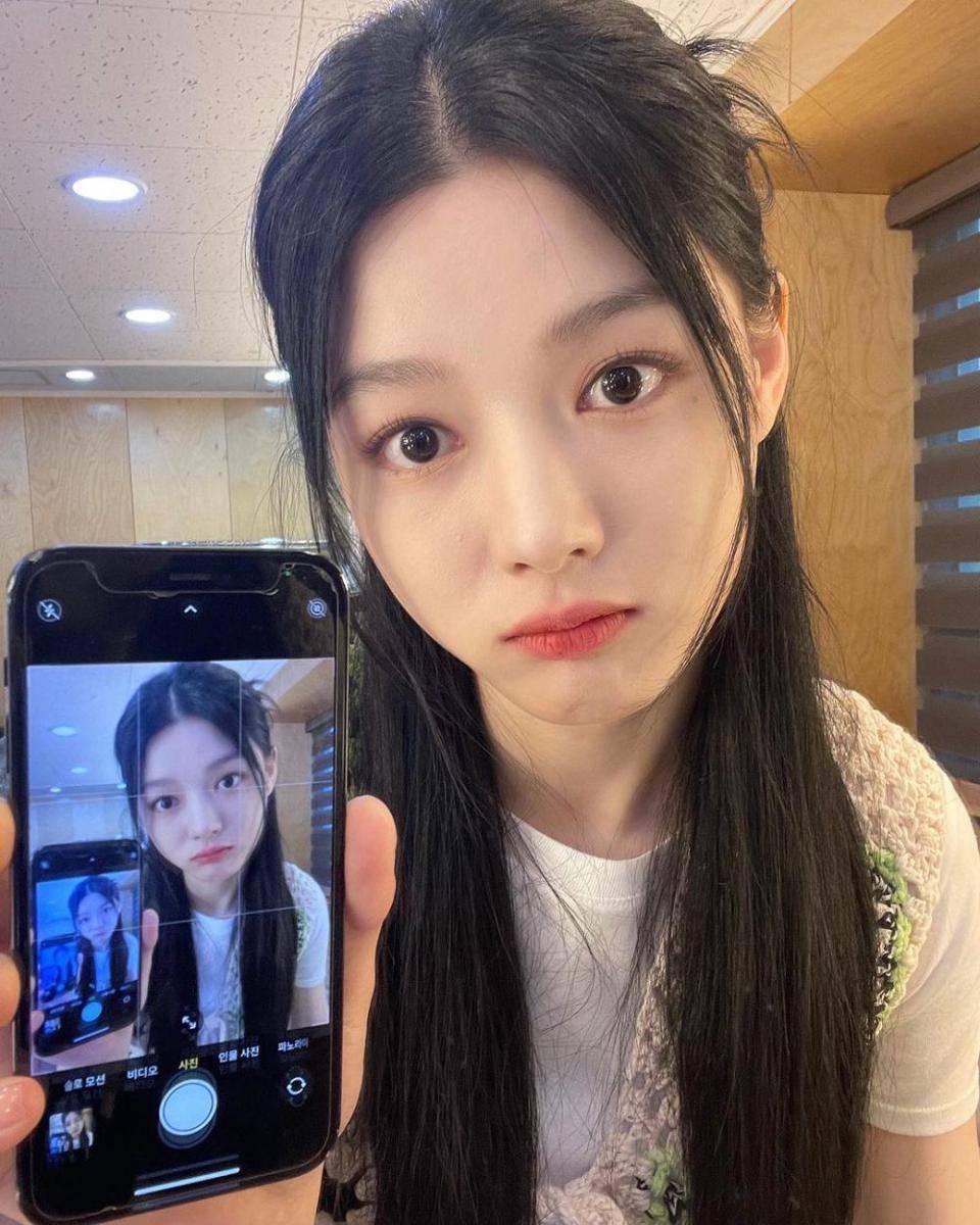 inspirasi no makeup look ala Kim Yoo Jung (instagram.com/ you_r_love)