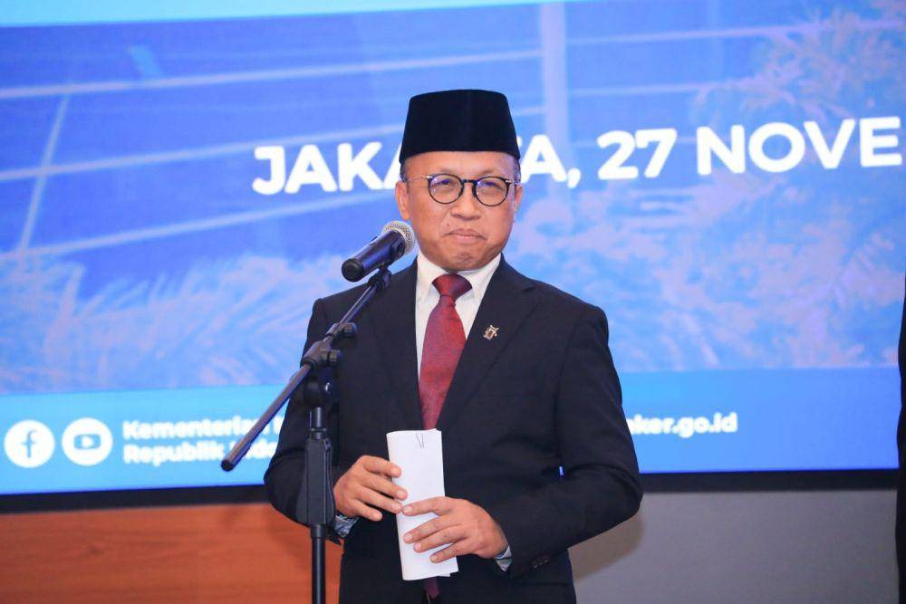 Sekjen Anwar saat melantik 117 PPPK secara hybrid di Jakarta, Senin (27/11/2023) (Dok. Kemnaker)