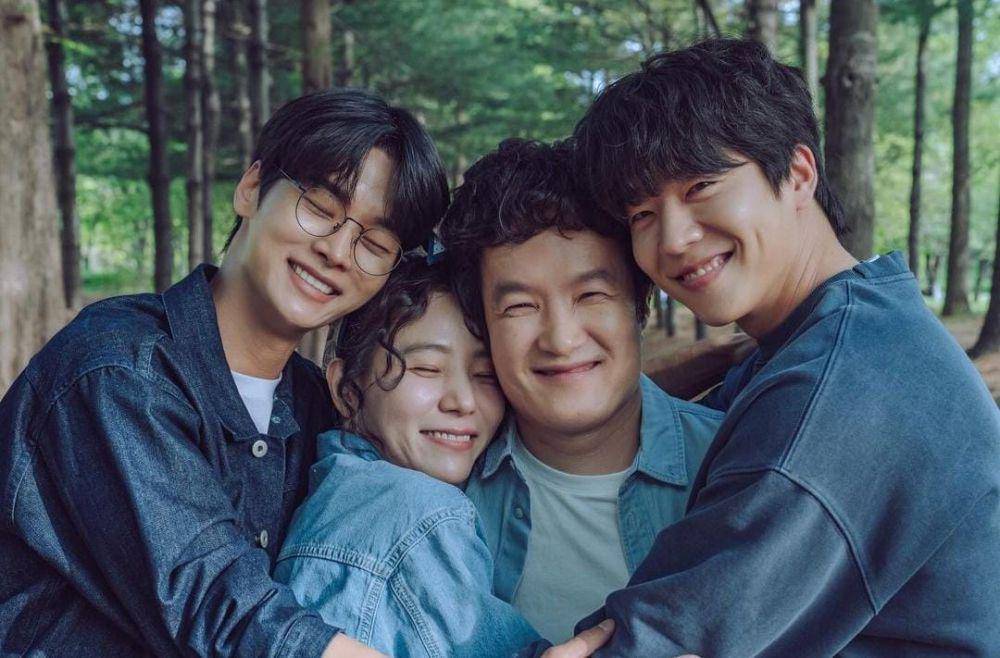 Cha Hak Yeon, Seo Jung Yeon, Lee Joong Ok, dan Chae Jong Hyeop di drama Castaway Diva (instagram.com/achahakyeon)