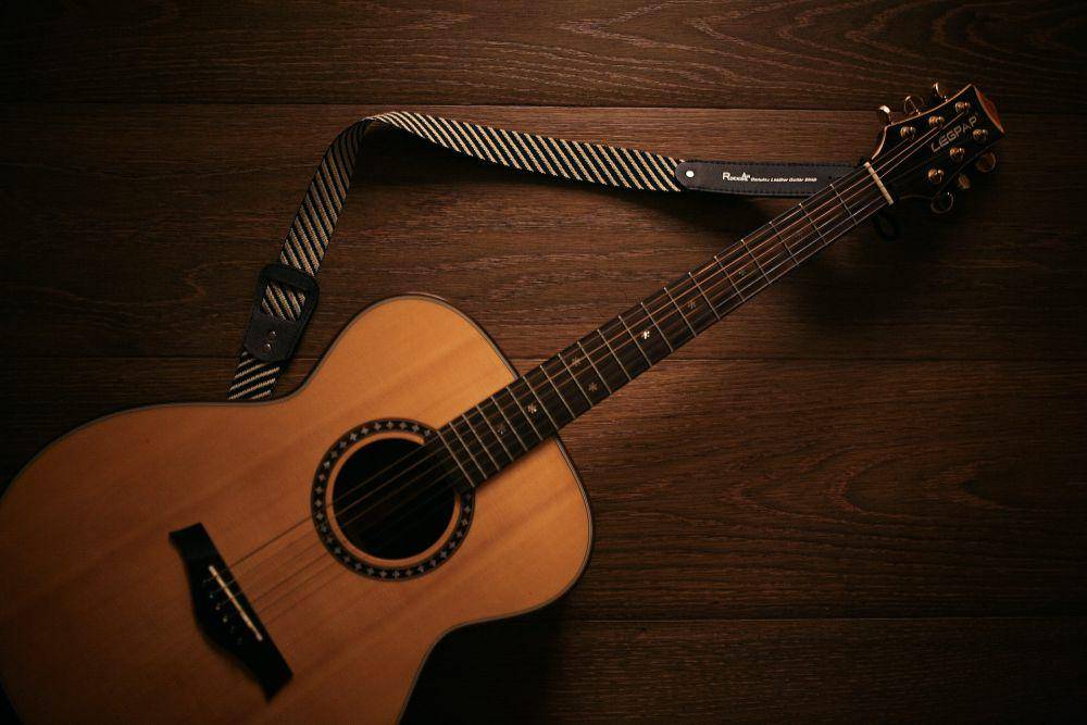 ilustrasi gitar mini (unsplash.com/De an sun)