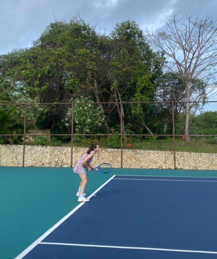potret Enzy Storia main tenis di Bali (instagram.com/rizromauli)