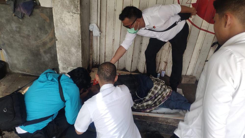 Pria Tewas Bersimbah Darah Ditemukan di Depan Dealer di Malang