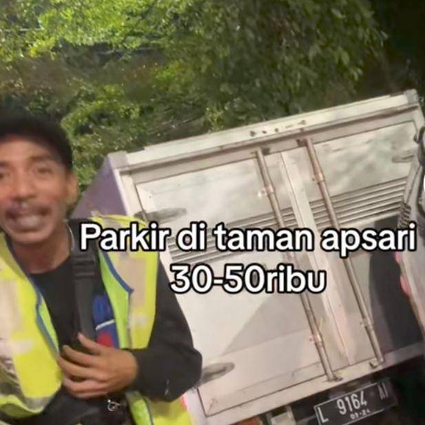 Jukir liar Surabaya tarik uang Rp30-50 ribu. (Dok. Istimewa)