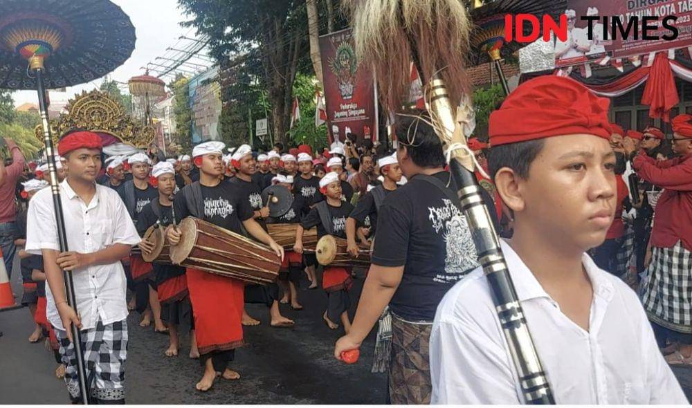 Parade budaya di Tabanan, Senin (27/11/2023) (IDNTimes/Wira Sanjiwani)