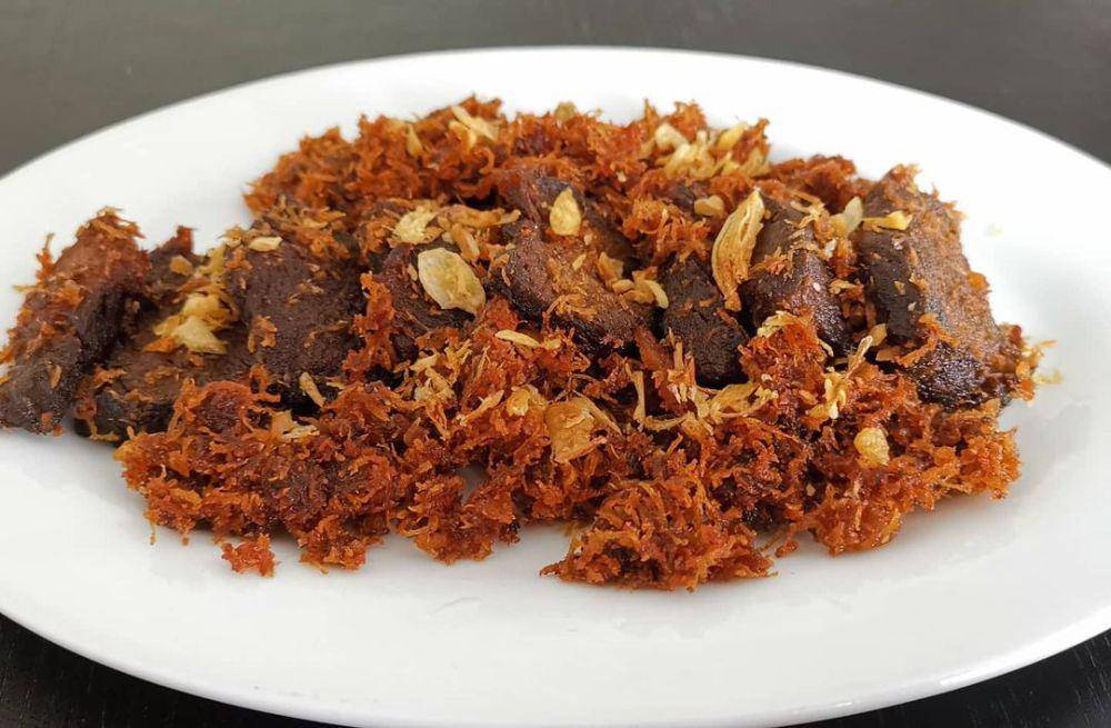 gepuk daging sapi serundeng (instagram.com/onebites_kitchen)
