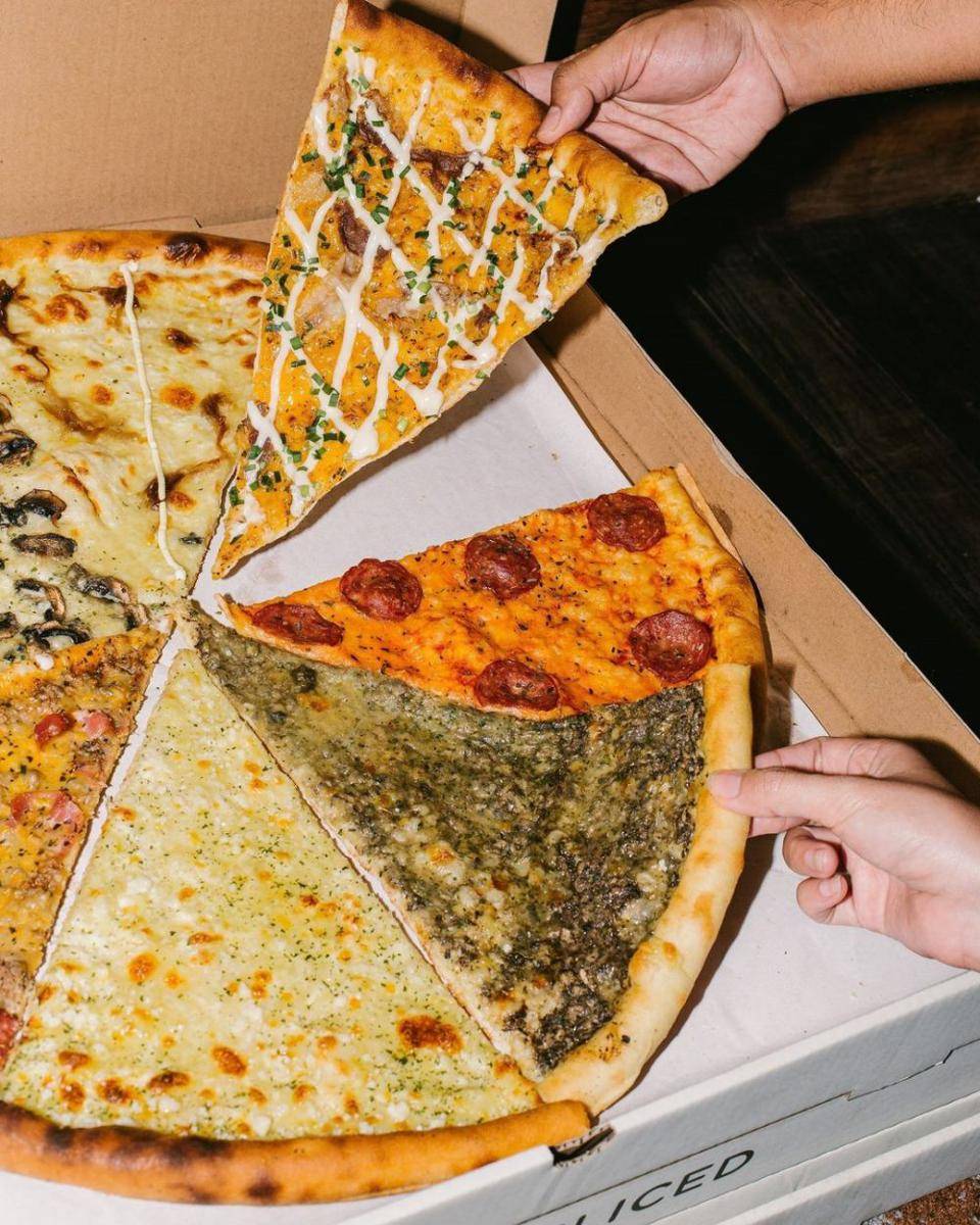 potret makanan di Sliced Pizzeria, Crumble Crew (instagram.com/sliced__pizza)