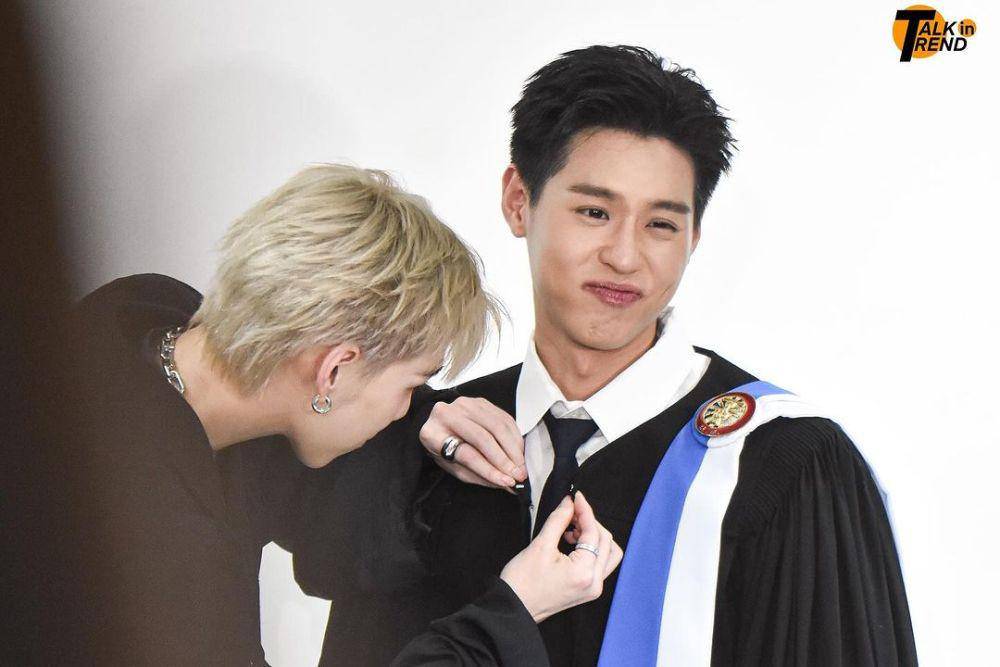 potret wisuda Billkin Putthipong (instagram.com/bkpp_taiwan_fc)