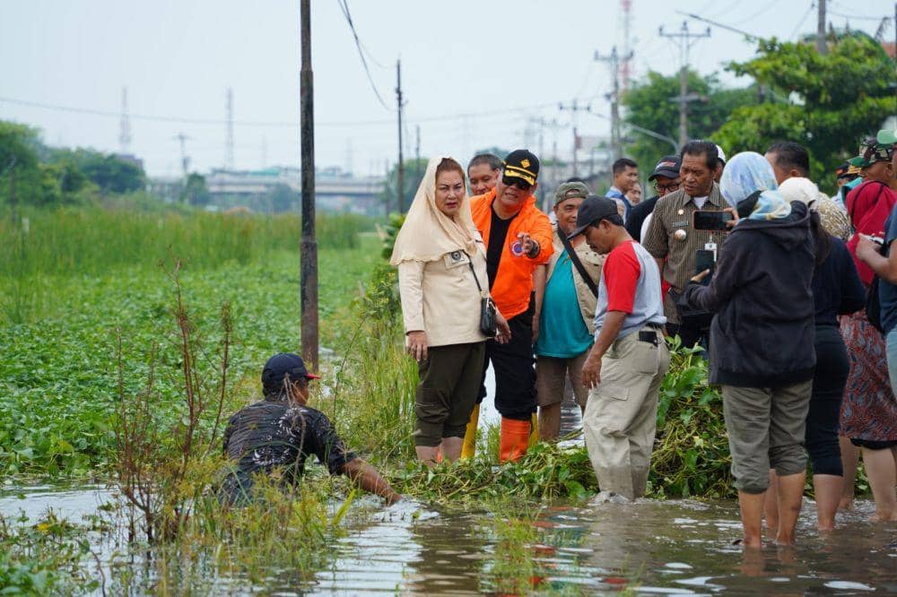 Banjir menerjang di sejumlah wilayah Kota Semarang salah satunya Muktiharjo, Selasa (28/11/2023). (IDN Times/bt/Anggun Puspitoningrum)