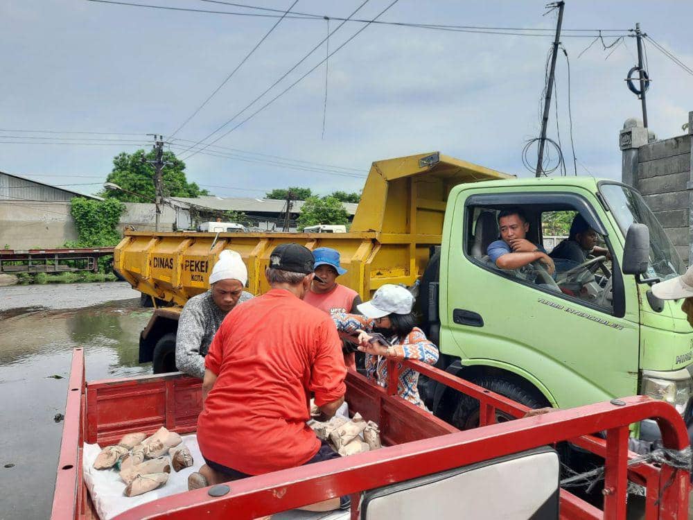 Banjir menerjang di sejumlah wilayah Kota Semarang salah satunya Muktiharjo, Selasa (28/11/2023). (IDN Times/bt/Anggun Puspitoningrum)