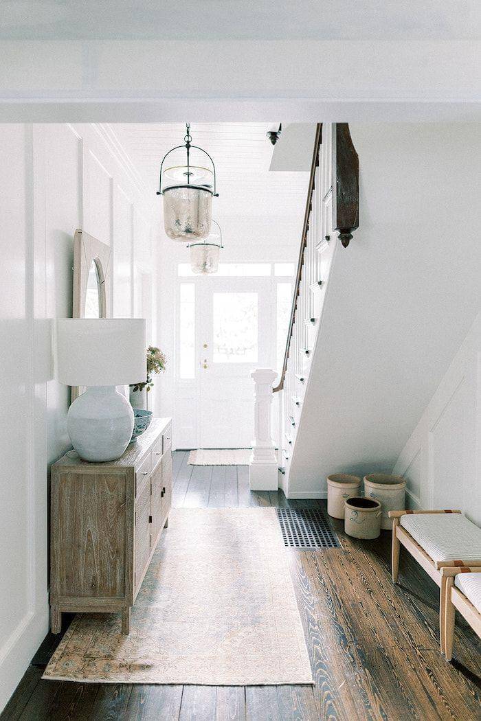 ilustrasi entryway modern dan minimalis (mydomaine.com)