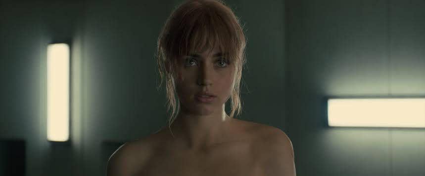 5 Film Erotis Dibintangi Ana De Armas, Penuh dengan Aura Kecantikannya