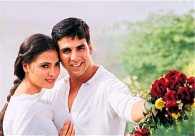 Lara Dutta dan Akshay Kumar dalam film Andaaz (bollywood.id)