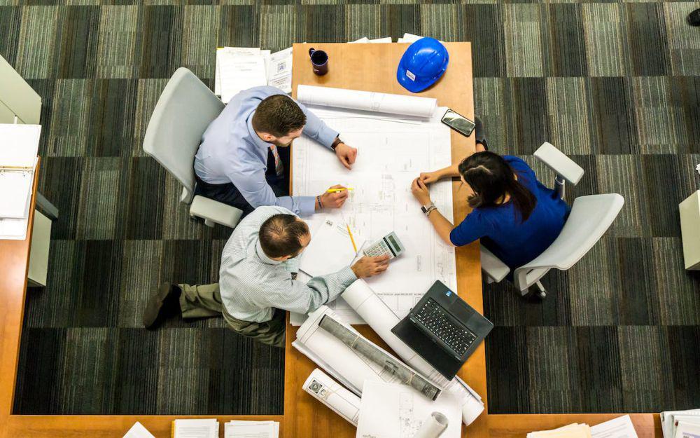 ilustrasi orang-orang di kantor (pexels.com/Pixabay)