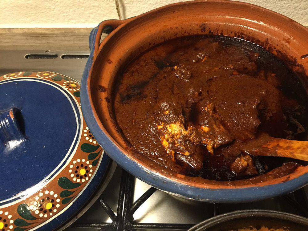 mole (commons.wikimedia.org/Petrvs III)