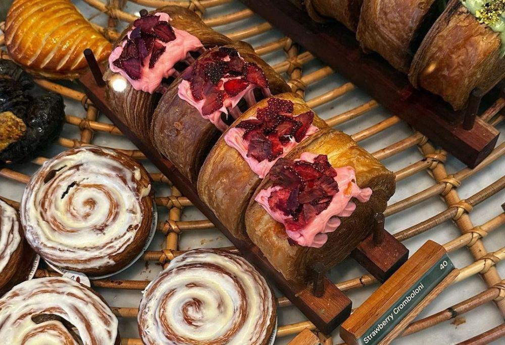 [QUIZ] Dari Cara Kamu Makan Cromboloni, Ini Karakter Aslimu!
