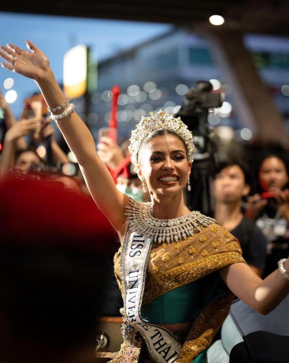 Potret Kepulangan Anntonia Porsild, Juara Dua Miss Universe 2023 ke Thailand (Instagram.com/missuniverse.in.th)