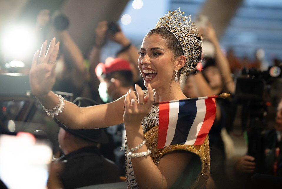 Potret Kepulangan Anntonia Porsild, Juara Dua Miss Universe 2023 ke Thailand (Instagram.com/missuniverse.in.th)