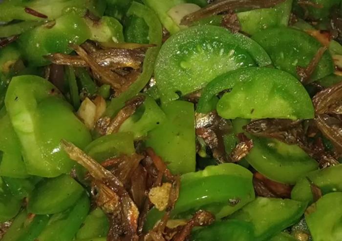 Resep Oseng Teri Tomat Hijau, Lauk Makan Siang yang Gurih dan Segar