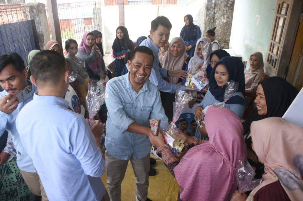 Caleg Gerindra Makassar Door to Door Kampanyekan Prabowo-Gibran
