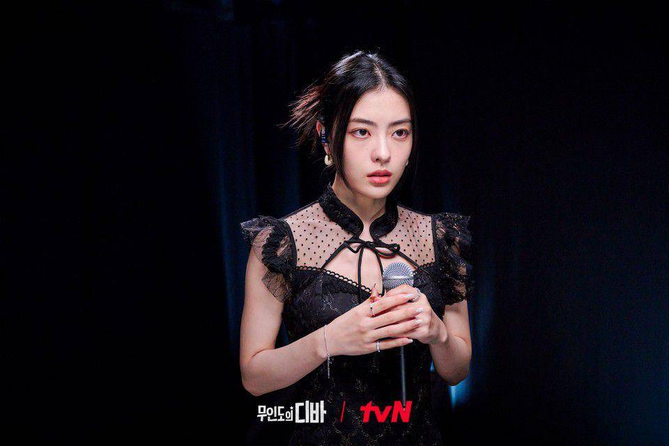 Bae Gang Hui di drama Castaway Diva (twitter.com/river_hee_)
